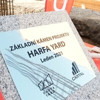 Položení základního kamene Harfa Yard 